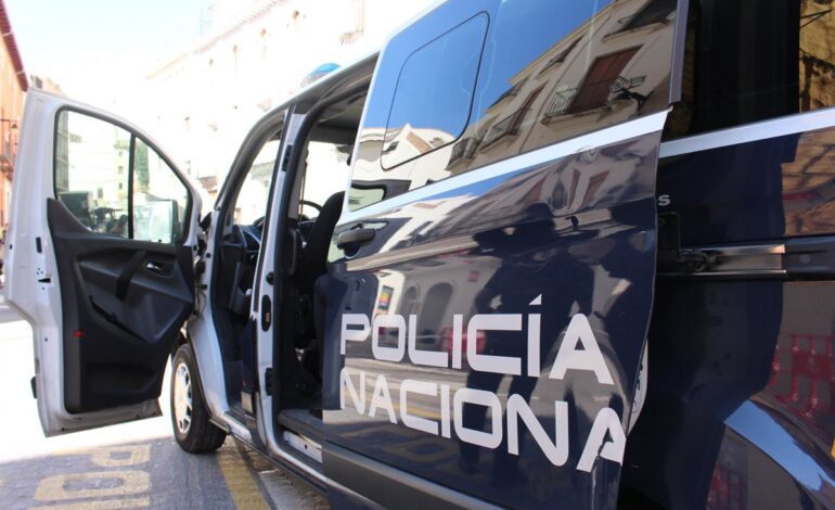 La Policía salva la vida a un hombre que estaba en parada cardiorrespiratoria en su casa de Xàtiva