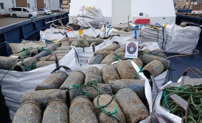 Decomisan 798 cacharros con 30 kilos de pulpo capturado ilegalmente en la zona de A Guarda (Pontevedra)