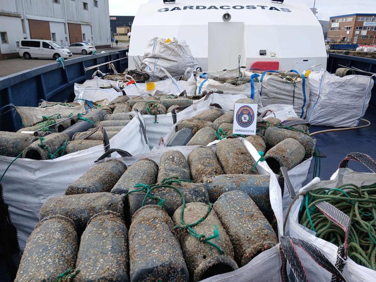 Decomisan 798 cacharros con 30 kilos de pulpo capturado ilegalmente en la zona de A Guarda (Pontevedra)