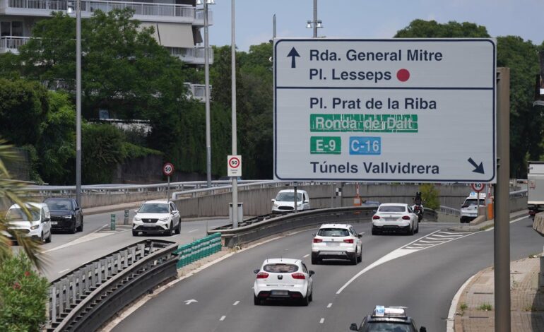 Trànsit prevé una movilidad «estresada» en el puente con una salida de más de 450.000 vehículos