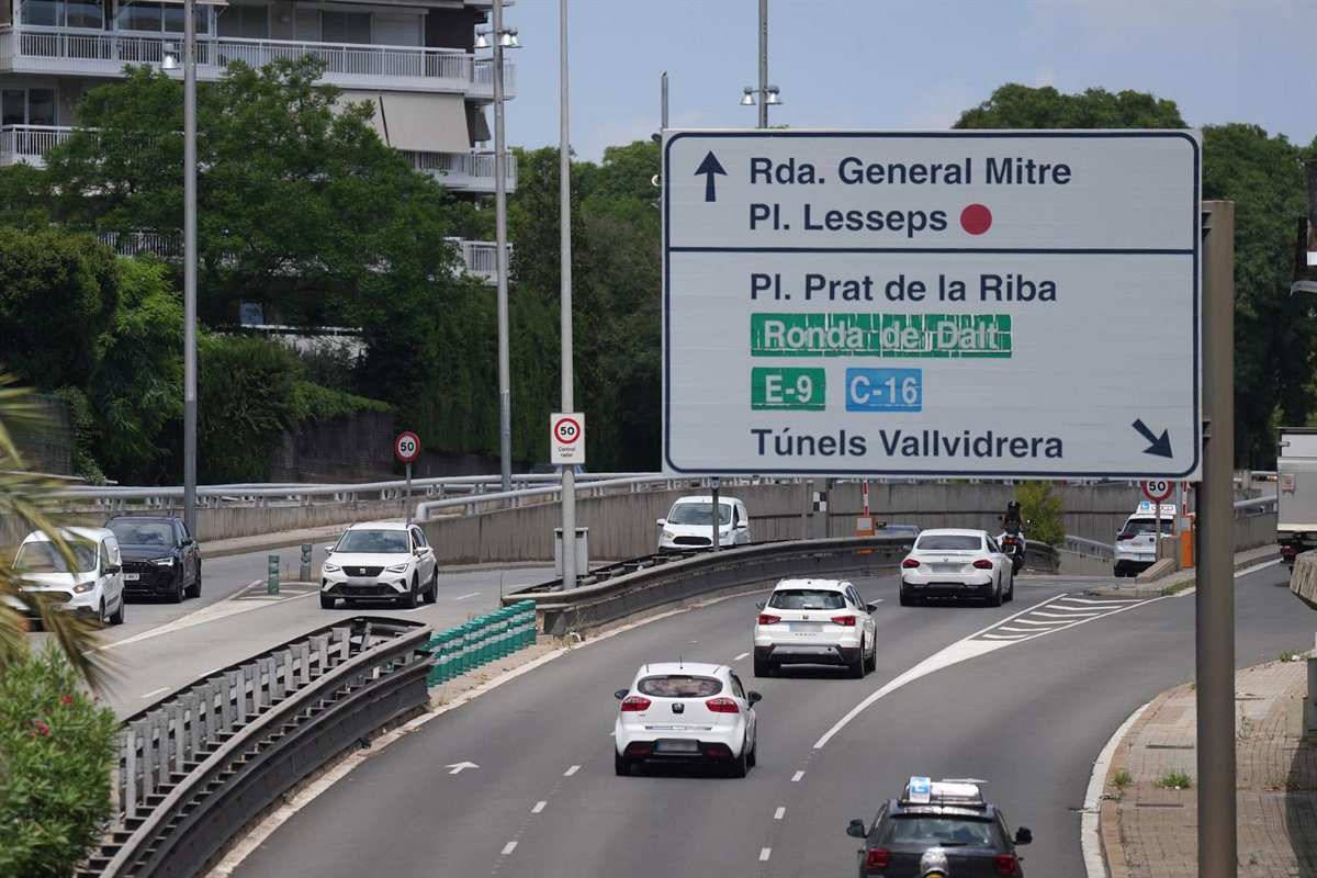 Trànsit prevé una movilidad «estresada» en el puente con una salida de más de 450.000 vehículos