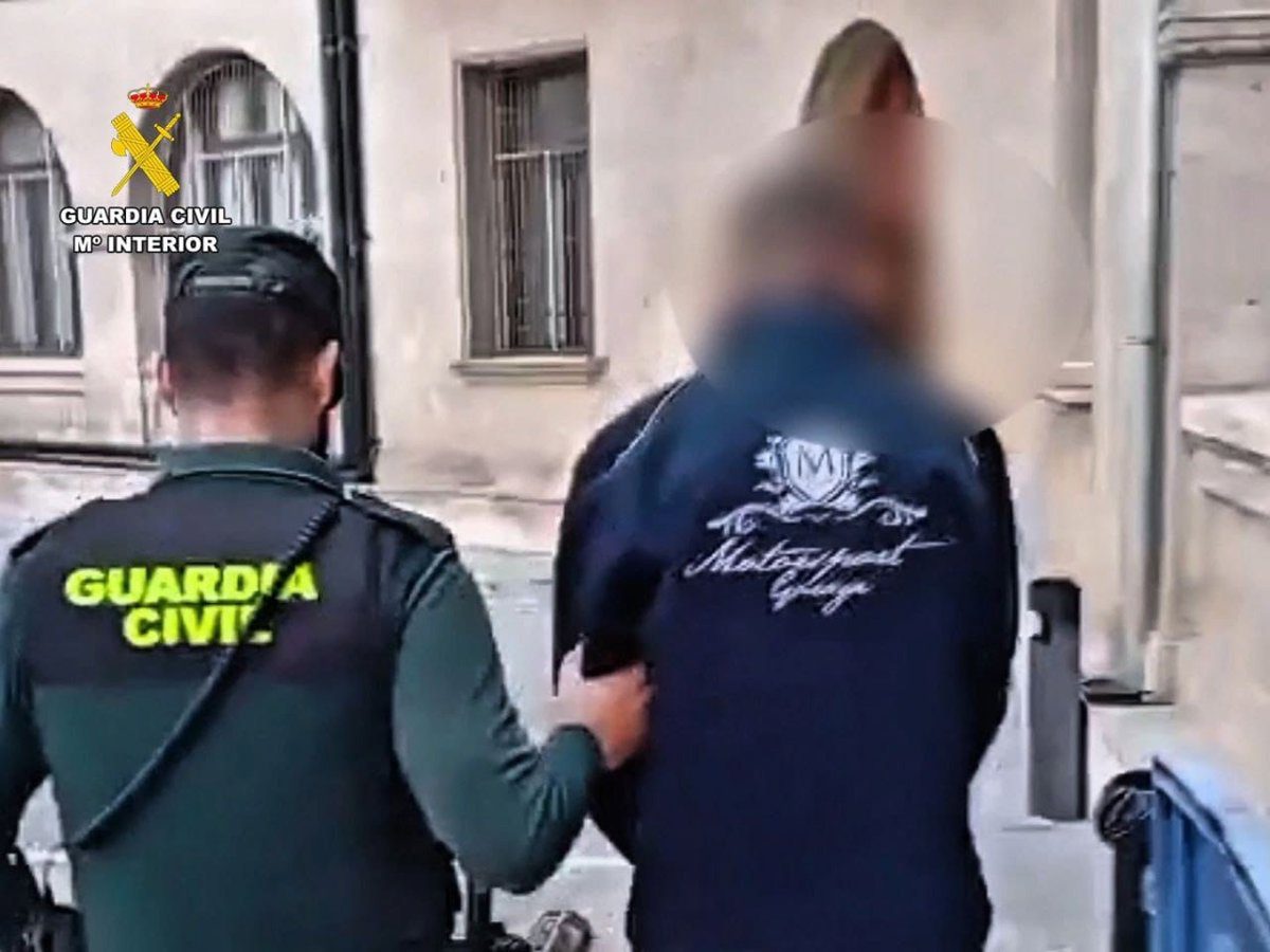 Detenido un hombre por dos robos con fuerza en comercios de Peguera