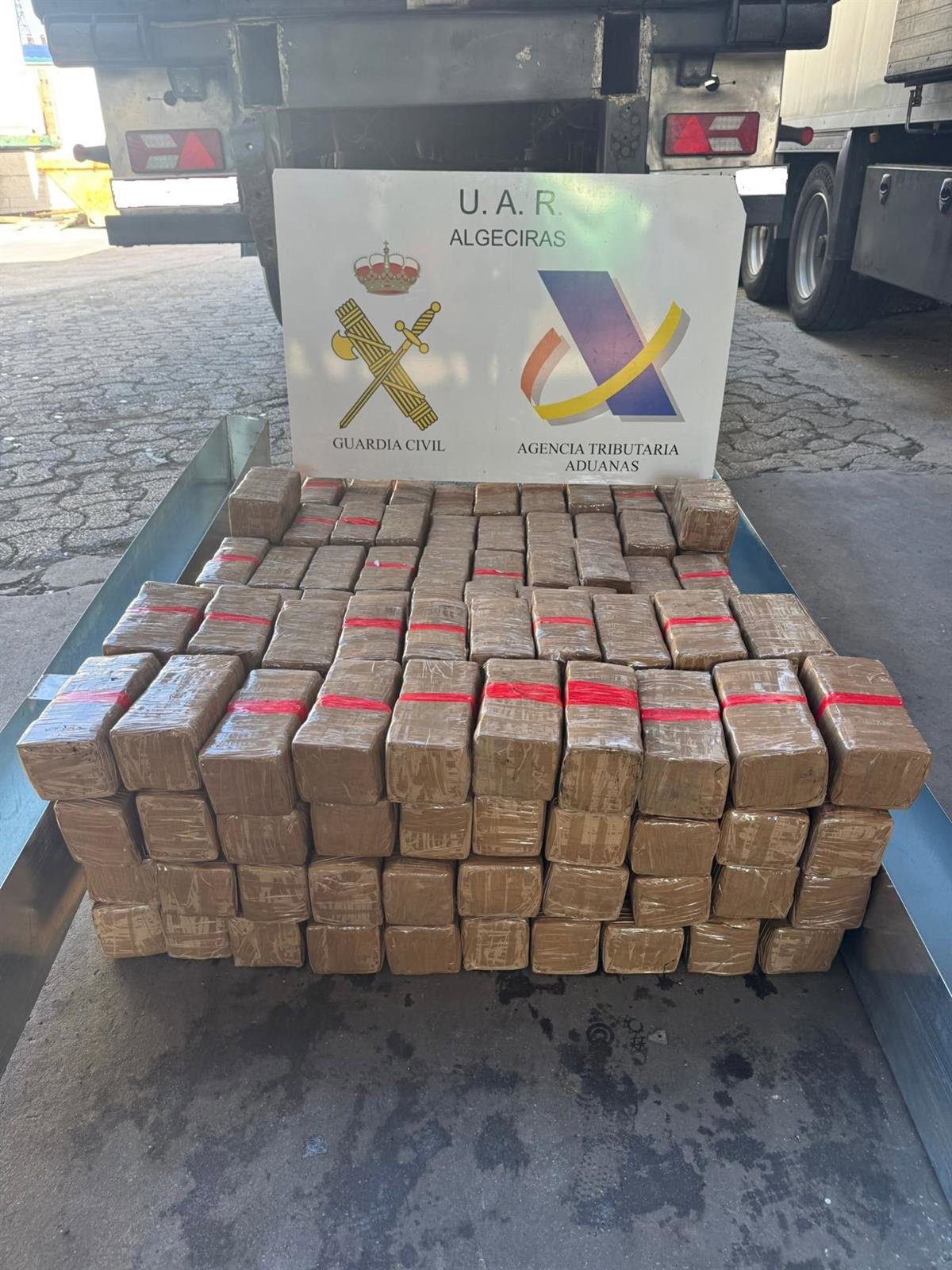 Intervenidos más de 2.100 kilos de hachís en el puerto de Algeciras (Cádiz)