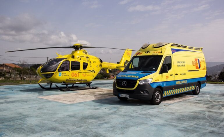 Herida una persona y cinco vehículos calcinados tras arden un camión portacoches en Riós (Ourense)