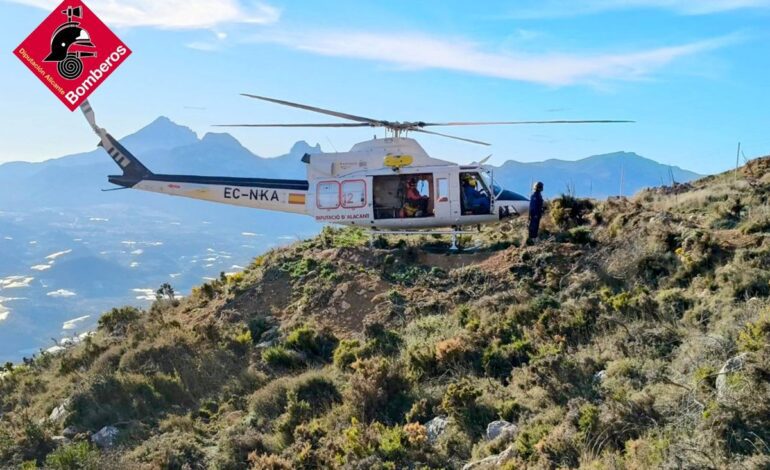 Rescatado con helicóptero un senderista tras caer desplomado en el Fort de Bèrnia en Callosa