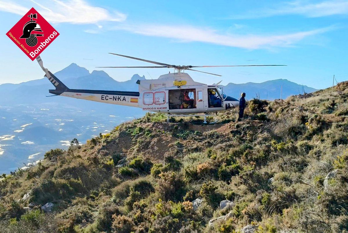 Rescatado con helicóptero un senderista tras caer desplomado en el Fort de Bèrnia en Callosa