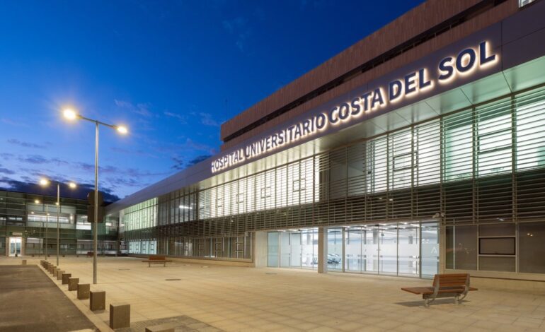 Evacuados al hospital tres intoxicados por humo por un incendio en un restaurante de Marbella (Málaga)