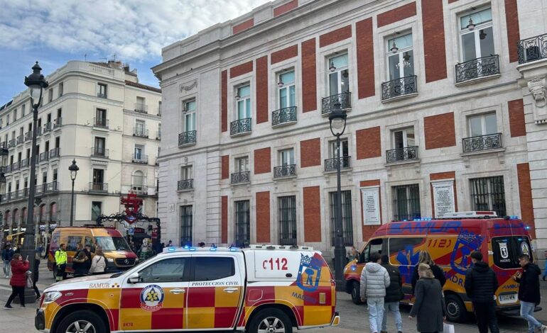 Detenido por empujar al suelo y agredir a una mujer mayor en el Metro de Sol