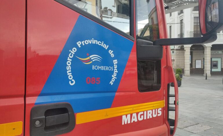 Un herido al salirse de la vía y quedar atrapado en su vehículo en Mérida