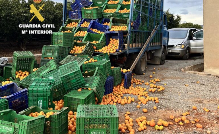 Detenido un fugitivo en Onda (Castellón) tras colisionar con un camión de cítricos y resultar heridos dos trabajadores