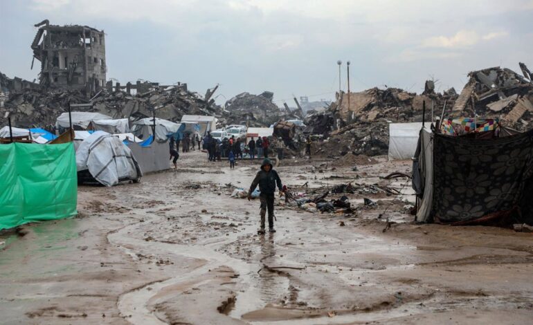 Al menos siete muertos por derrumbe de viviendas y edificaciones en Gaza en medio de la tormenta polar