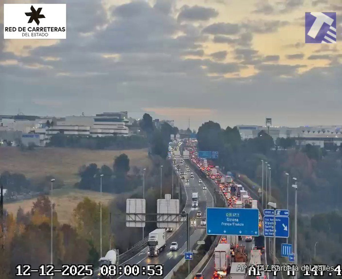 Dos carriles cortados en la AP-7 entre Barberà y Santa Perpètua (Barcelona) por un accidente