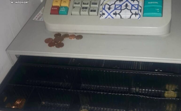 Un detenido al ser sorprendido dentro de un establecimiento de Madrigal de la Vera para robar la recaudación
