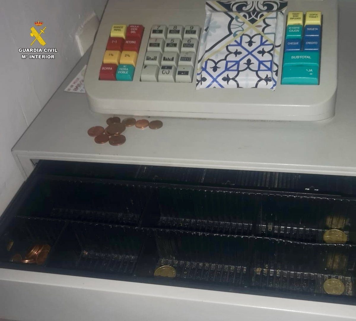 Un detenido al ser sorprendido dentro de un establecimiento de Madrigal de la Vera para robar la recaudación