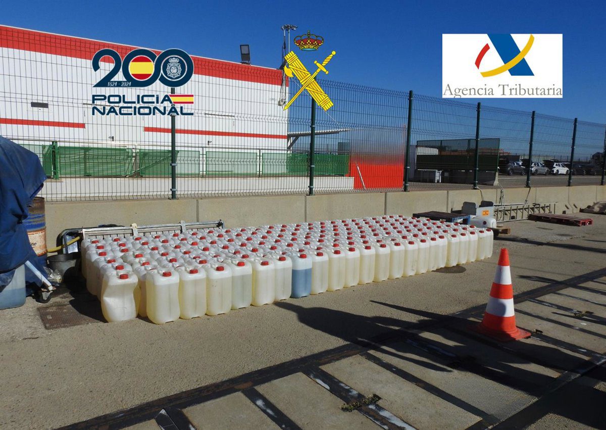 Intervenidas en San Fernando (Cádiz) 360 garrafas de gasolina para narcolanchas con cinco detenidos y dos investigados