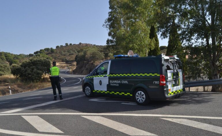Un investigado tras volcar su camión en la N-420 cerca de Cardeña (Córdoba) y dar positivo en alcohol
