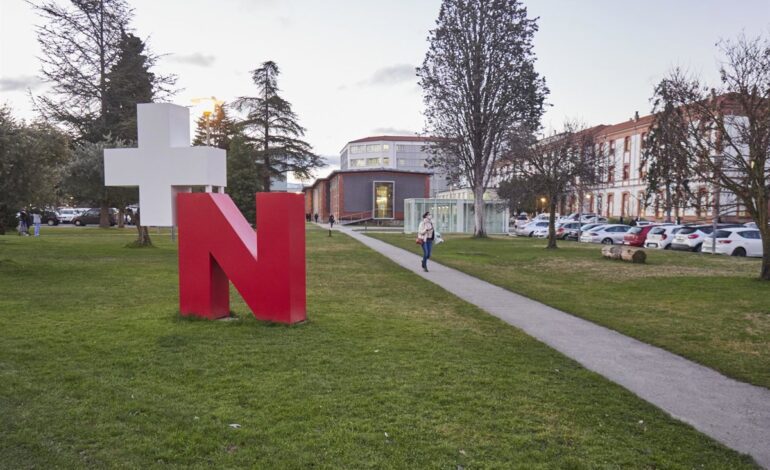 Dos heridos leves en una colisión entre dos vehículos en el Valle de Egüés