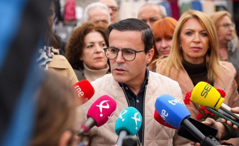 Gallardo se compromete a recuperar el proyecto 2+1 para la carretera Zafra-Jerez y anuncia un bono único de transporte