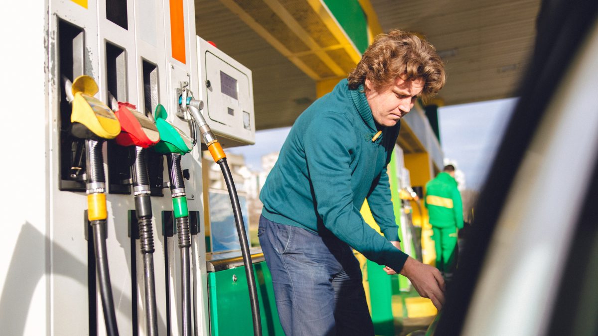 el ataque de las gasolineras baratas a las grandes cadenas