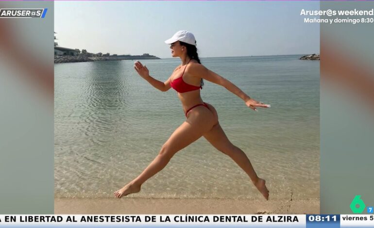 Georgina Rodríguez sorprende a Alfonso Arús con su salto con bikini rojo en la playa «como una vigilante de la playa»