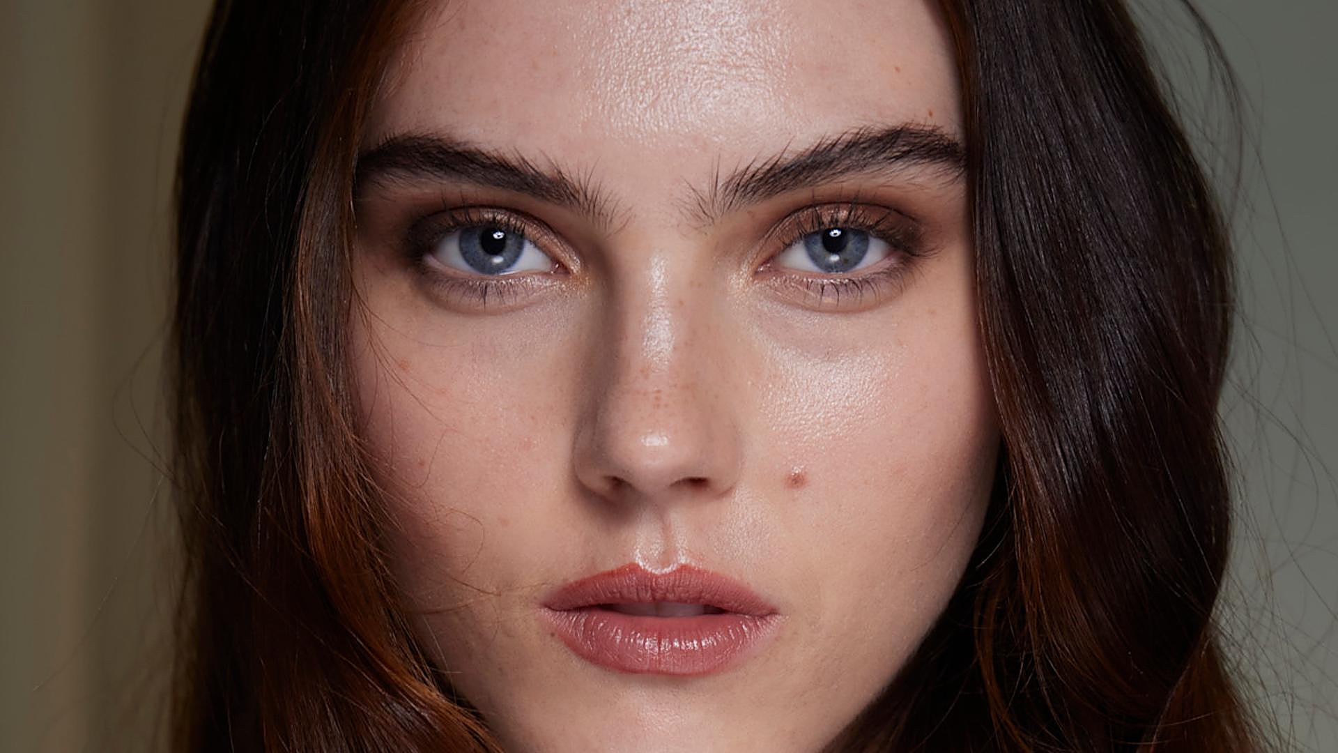 Trucos y productos para controlar las pieles grasas