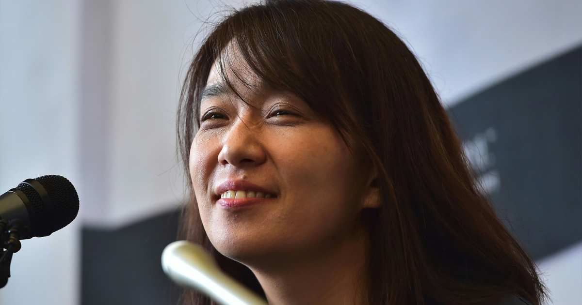 «De niña no teníamos muchos muebles, pero sí muchos libros. Nos mudamos varias veces y me sentía protegida por ellos. Me pasaba las tardes leyendo en casa hasta que conseguía hacer nuevo amigos”