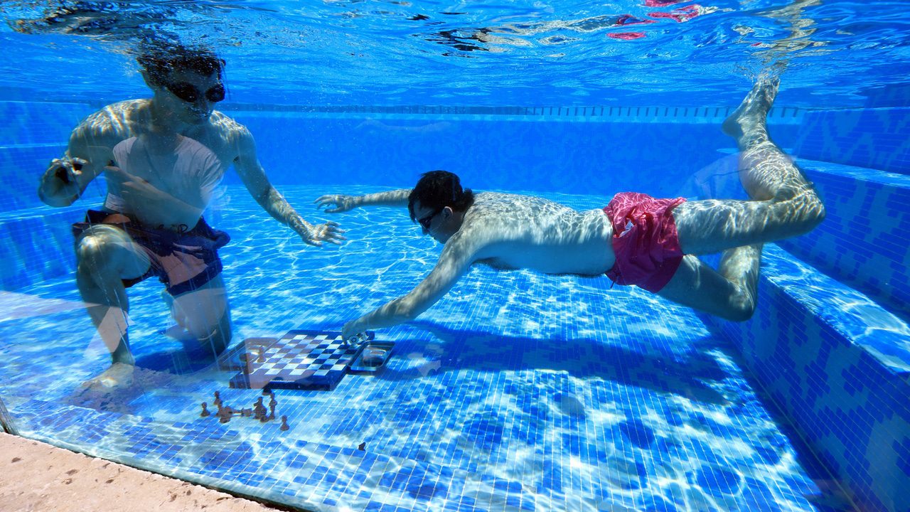 Ciudad del Cabo, sede de un peculiar torneo de ajedrez submarino