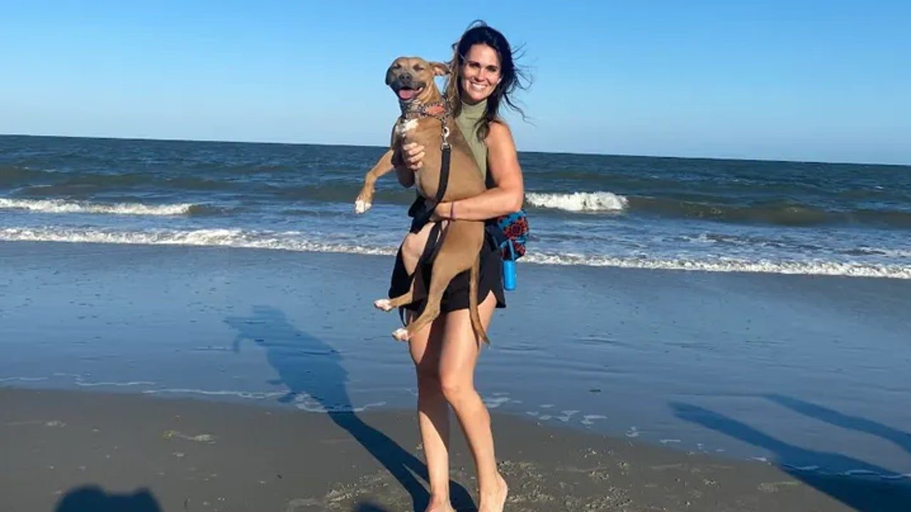 Un hombre rocía con ácido a una mujer que cuidaba a personas sin hogar mientras paseaba por un parque