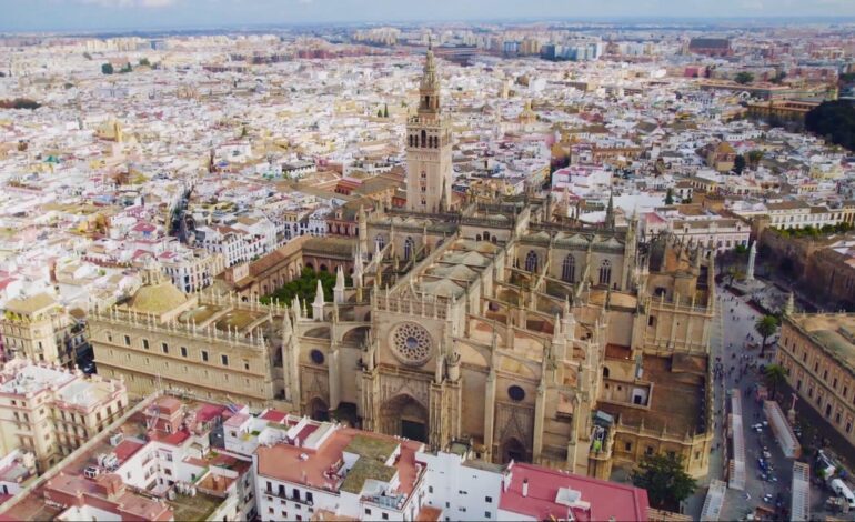 Luis Calero recorre Sevilla en ‘Un país para viajárselo’ y se pierde entre sus encantos