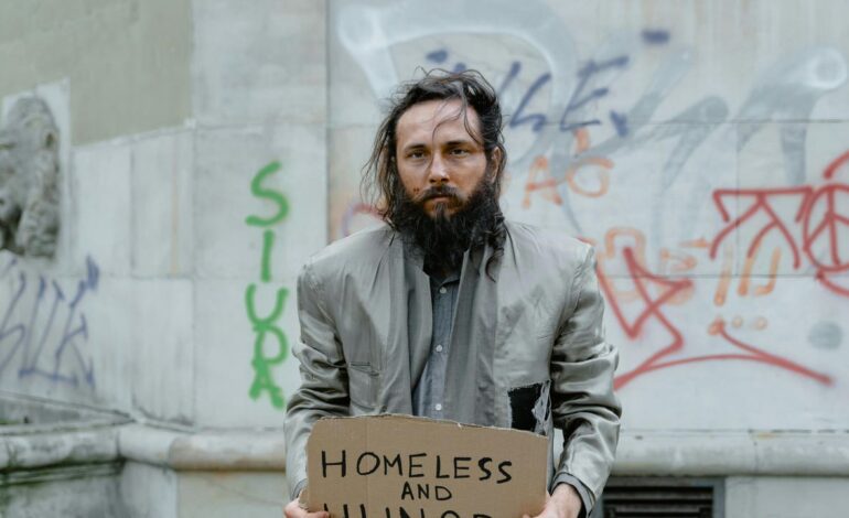 Tenemos que ayudar a gente que está trabajando