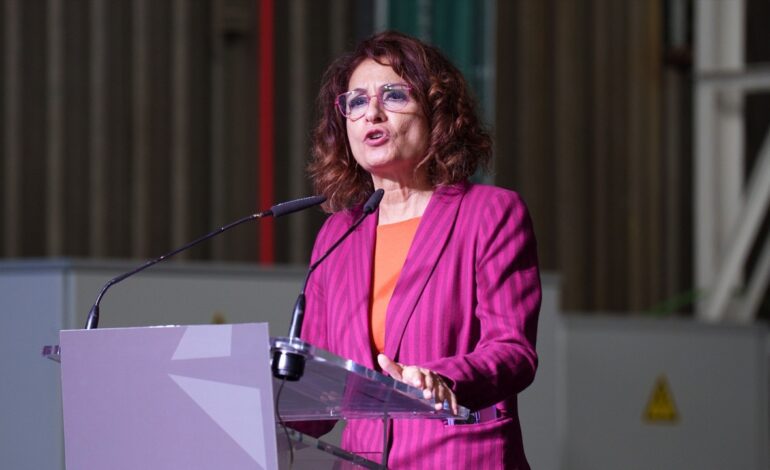 Enfado de Montero ante las acusaciones que la señalan como encubridora de Salazar