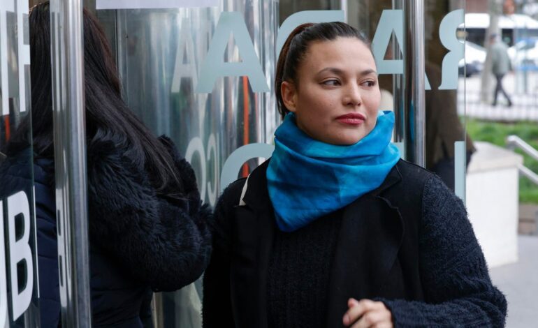 Mouliaá pide tres años de cárcel para Errejón por delito continuado de abuso sexual y 30.000 euros por daños morales