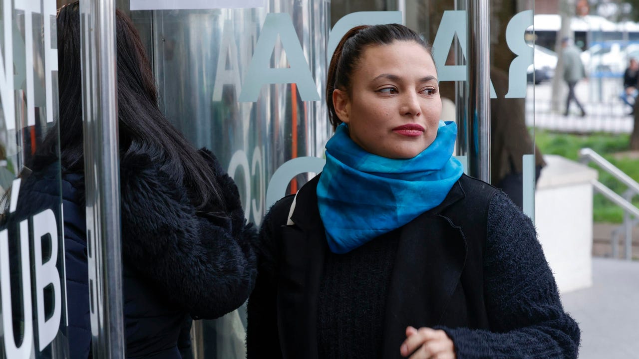 Mouliaá pide tres años de cárcel para Errejón por delito continuado de abuso sexual y 30.000 euros por daños morales