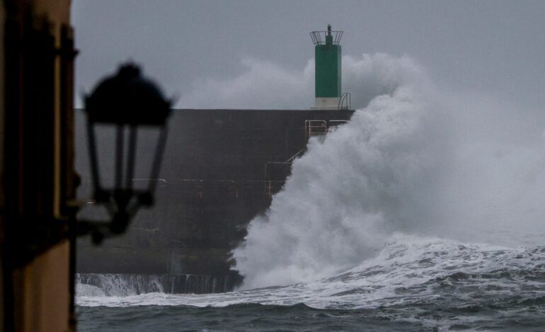 subida de las temperaturas y avisos en 11 provincias por niebla y olas