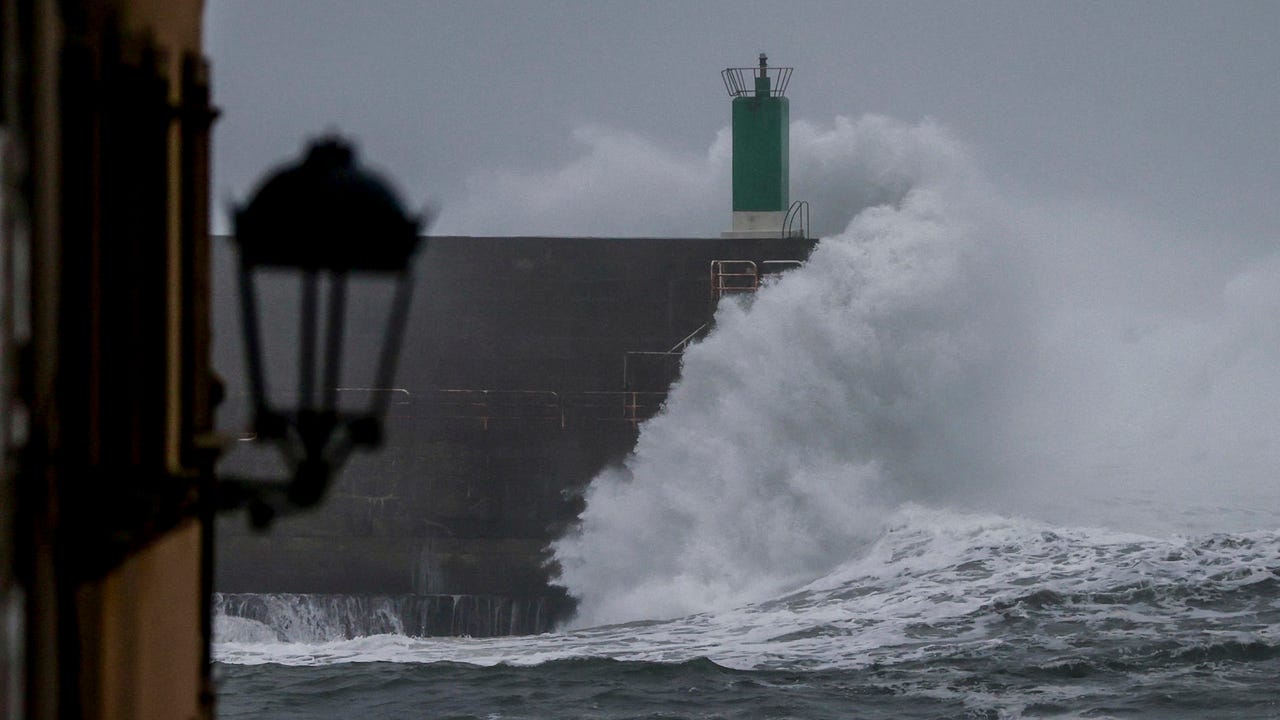 subida de las temperaturas y avisos en 11 provincias por niebla y olas