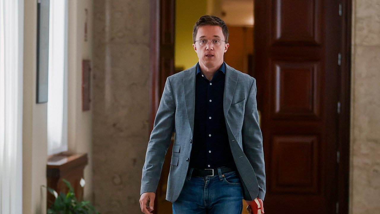 Un juez admite la querella de Iñigo Errejón contra Elisa Mouliaá por acusarle de extorsionar a testigos