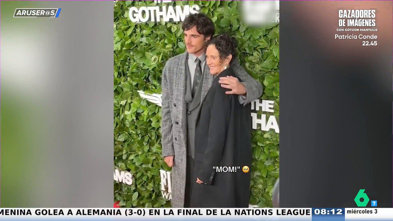 El vídeo viral de Jacob Elordi en el que pide a laos fotógrafos una foto con su madre en los Premios Gotham