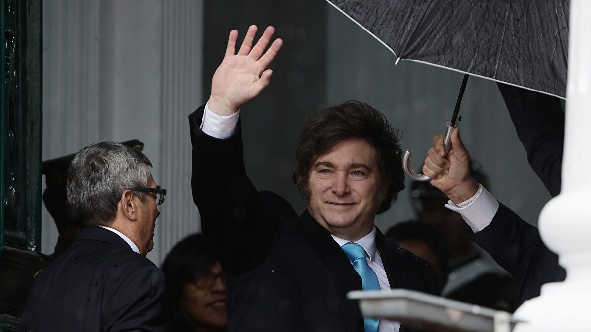 Argentina reduce la presión fiscal a niveles de 2007 y acelera la reducción de su deuda pública