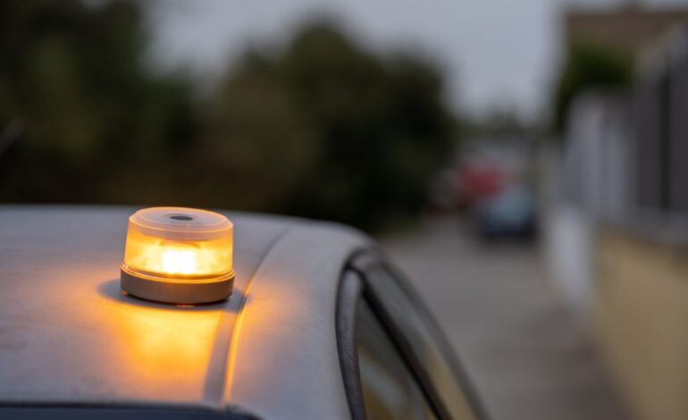 Facua acusa de fraude masivo a la DGT por la obligatoriedad de las balizas V-16 y exige un “protocolo de alerta pública”