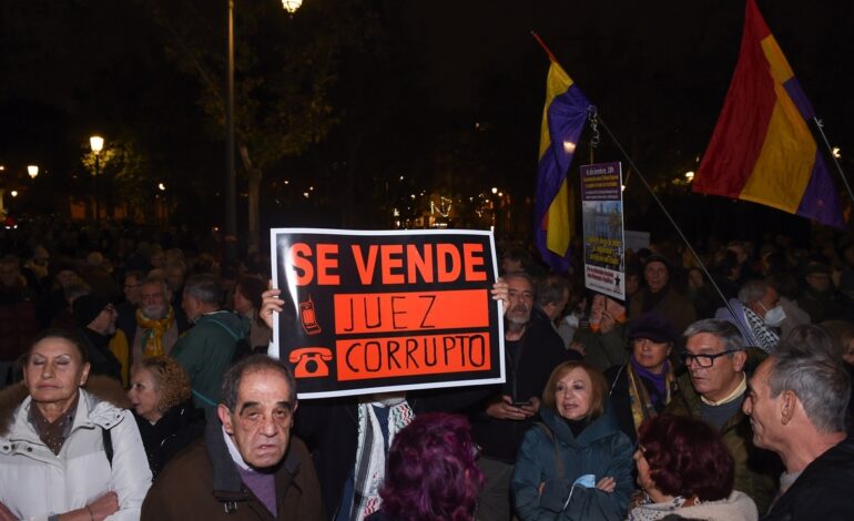 Cientos de personas protestan frente al Tribunal Supremo contra la condena al fiscal general