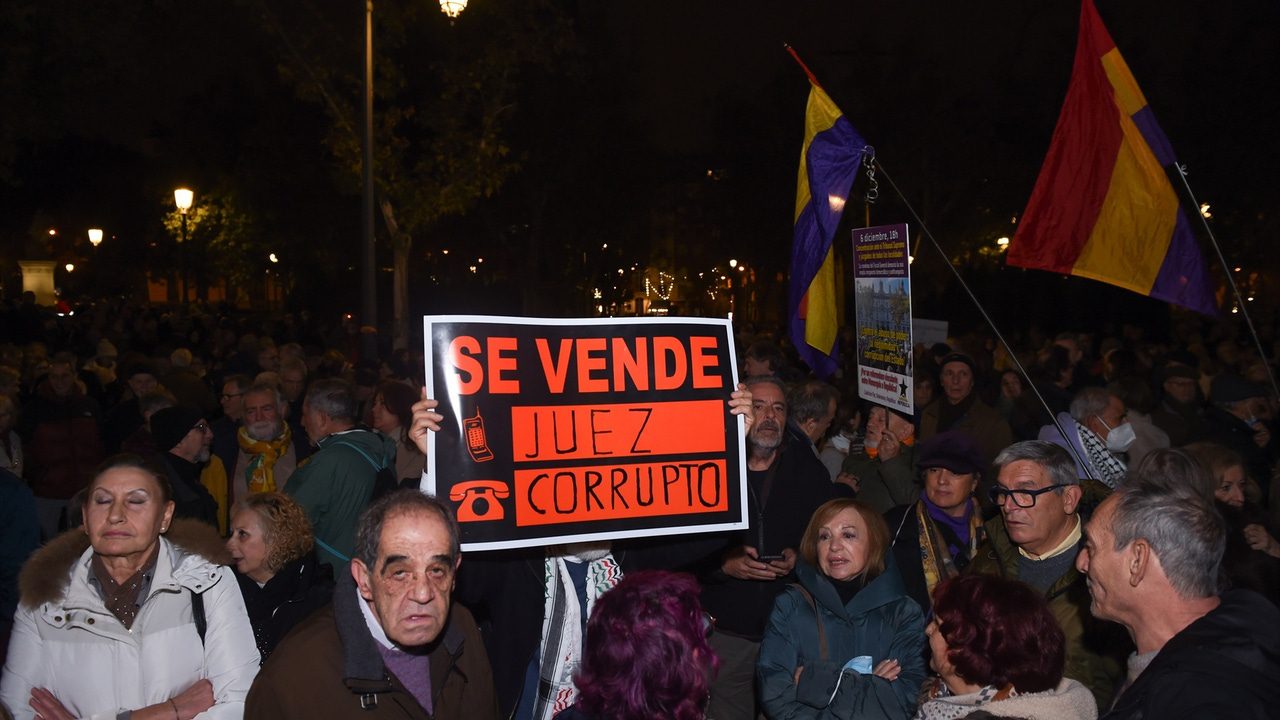 Cientos de personas protestan frente al Tribunal Supremo contra la condena al fiscal general