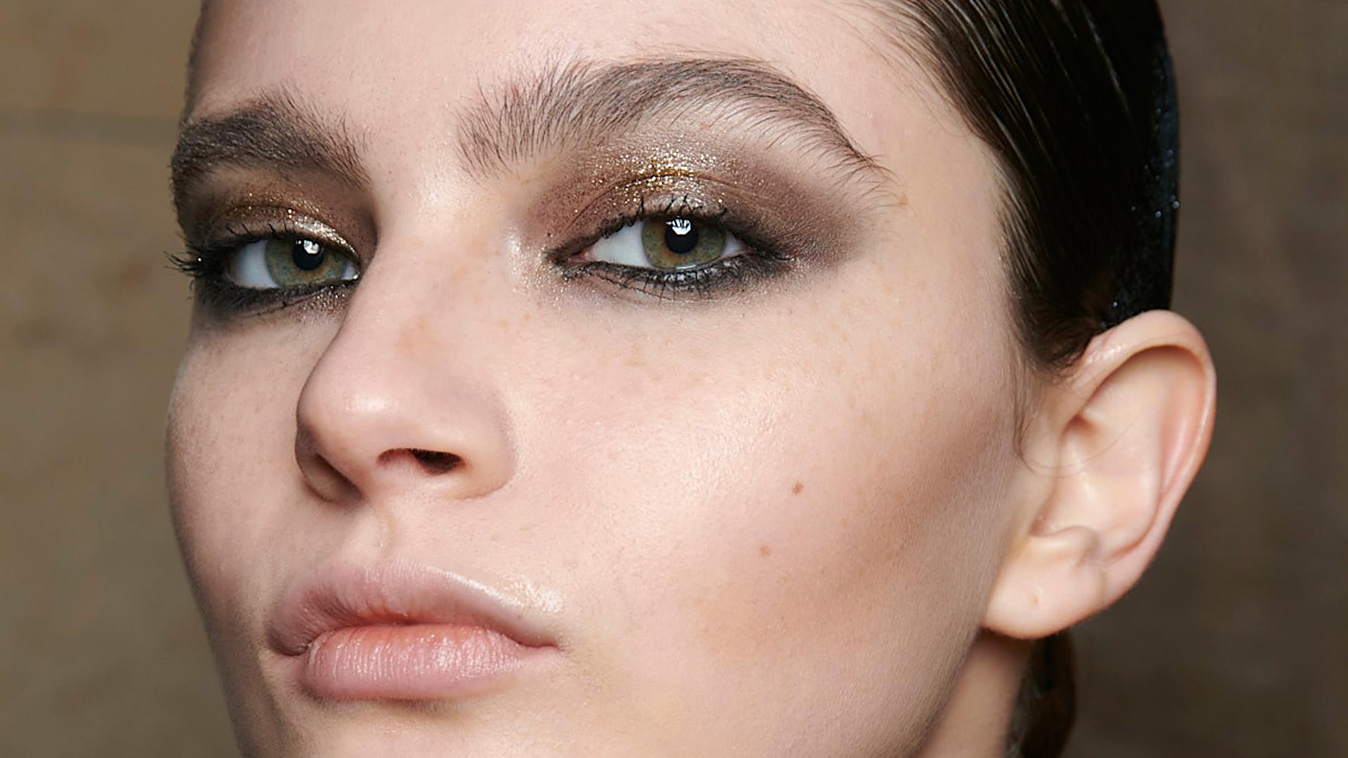 Cómo llevar maquillaje en tonos fríos: trucos y productos