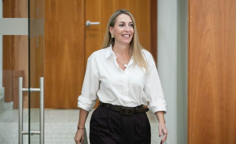 Guardiola recrimina a Abascal su «tufo machista» tras insinuar que no tiene «cintura política» y que «quizá el PP tenga que cambiar de candidato»