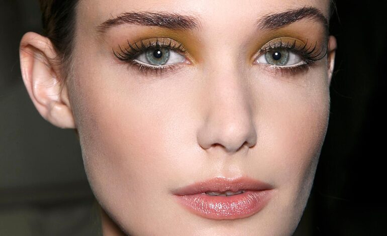 Suaviza las ojeras y hace que tus ojos parezcan más claros: esta es la máscara de pestañas que necesitas