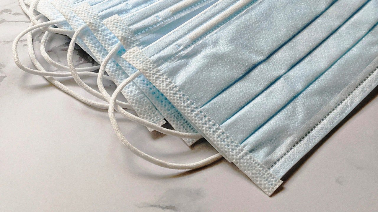 Sanidad recomienda el uso de la mascarilla en centros sanitarios ante el aumento de las infecciones respiratorias agudas