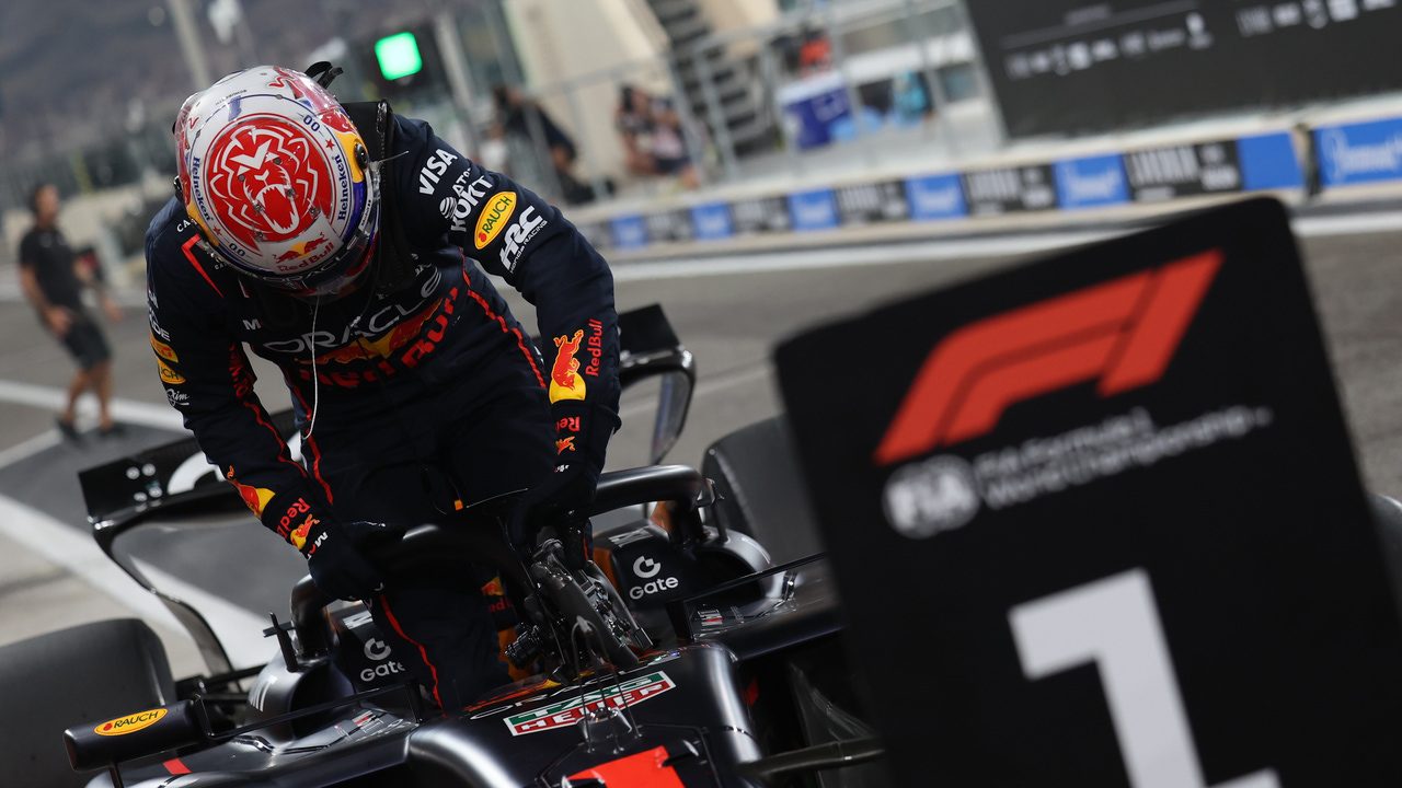 Max Verstappen eleva la presión sobre los McLaren y firma la pole en Yas Marina