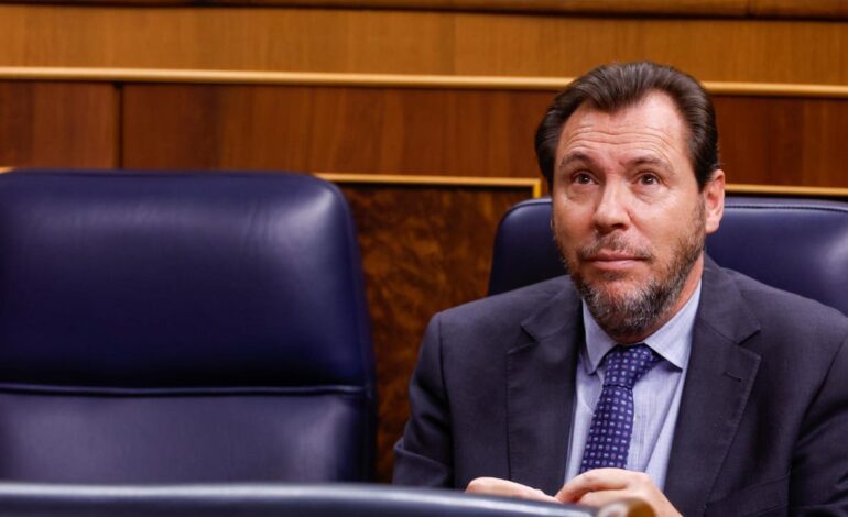 Puente propone viajar de pie en los trenes y quitar los controles de seguridad en las estaciones