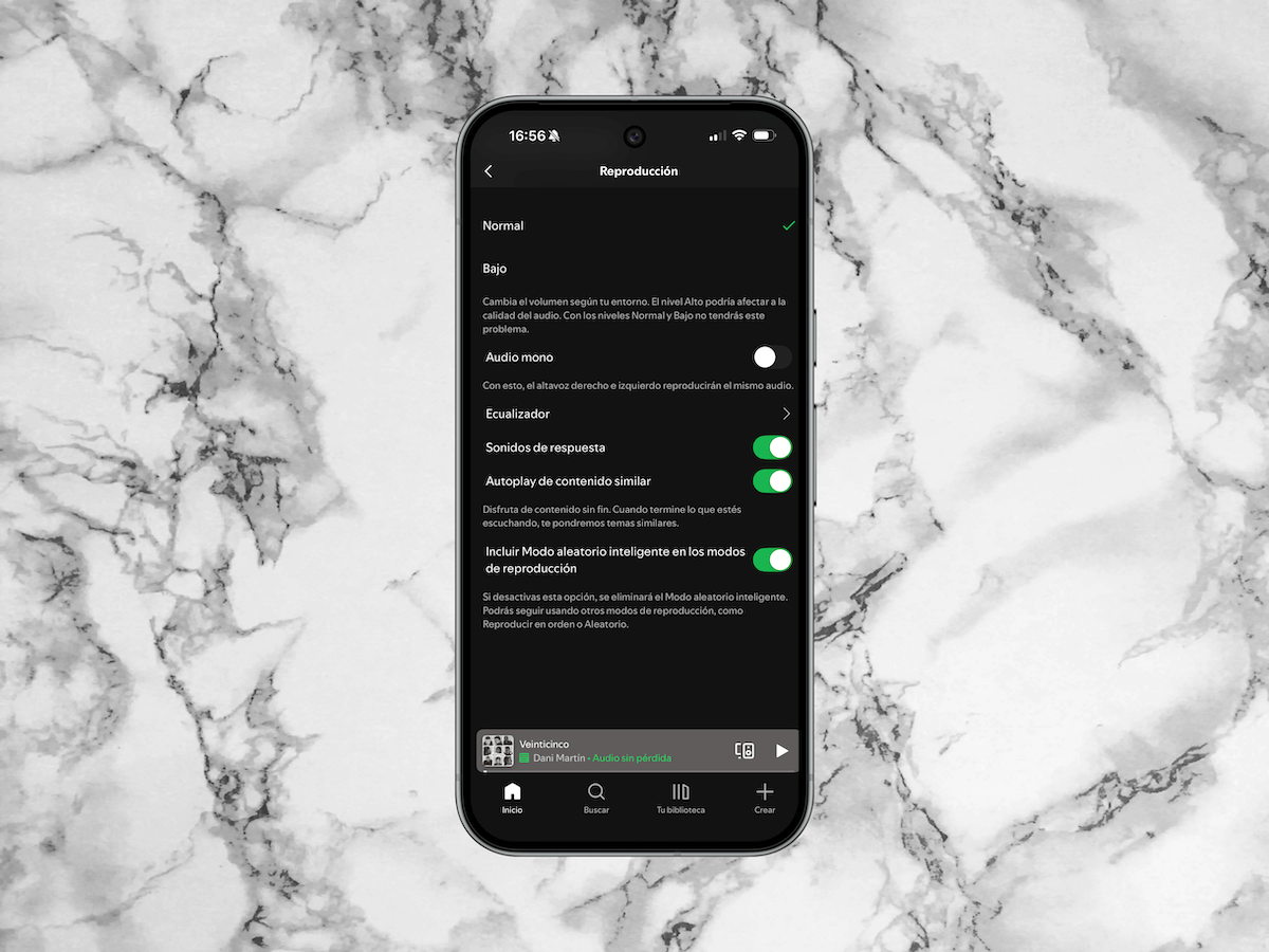 Pantalla de configuración de reproducción en Spotify, resaltando los interruptores para deshabilitar Smart Shuffle y ajustar el fundido cruzado