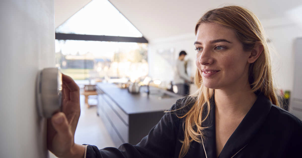 Los expertos se pronuncian sobre si apagar la calefacción por la noche es lo mejor para gastar menos y dormir mejor