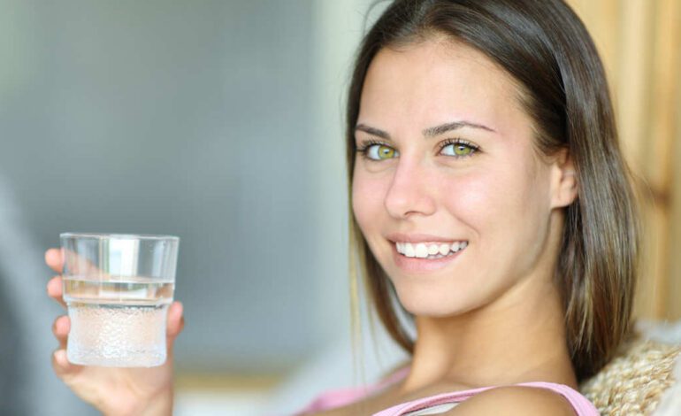 ¿Duermes mal? La falta de hidratación podría afectar al sueño más de lo que se creía, según un estudio reciente